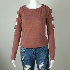 NWT. TOP COLD SHOULDER  LONG SLEEVE MAUVE